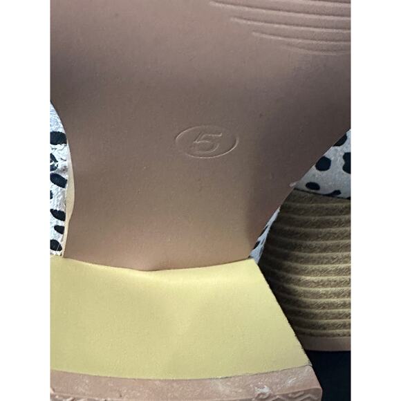 Jolimall Spotted Faux Suede Ankle Boots Outer V Cut Accent 2" Heel Zipper Size 5 - Picture 8 of 8